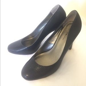 Bandolino Snake Textured Black Pump