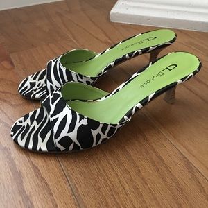 Chinese Laundry Black & White Heels Sz 9