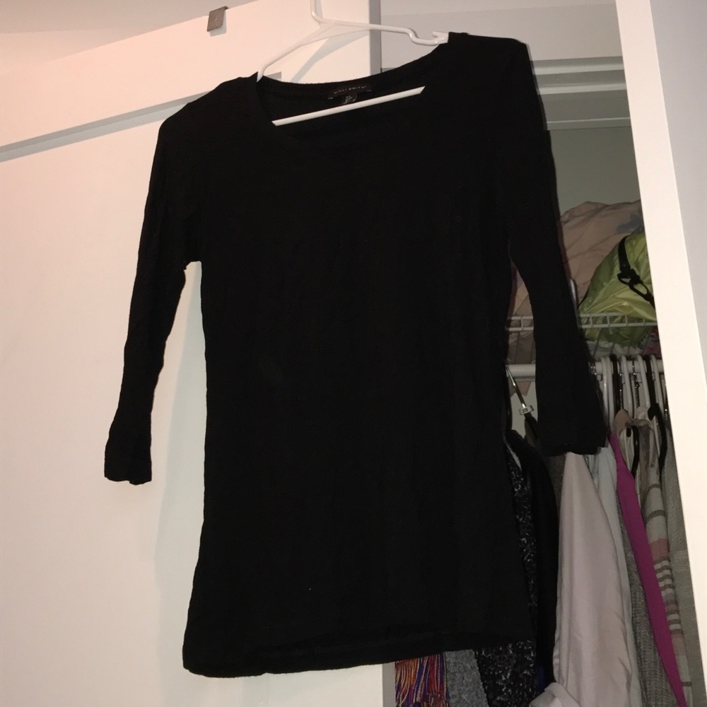 Three quarter length plain black tee