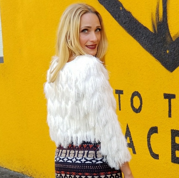 SASSY FRINGED DETAIL TOP - Picture 2 of 4