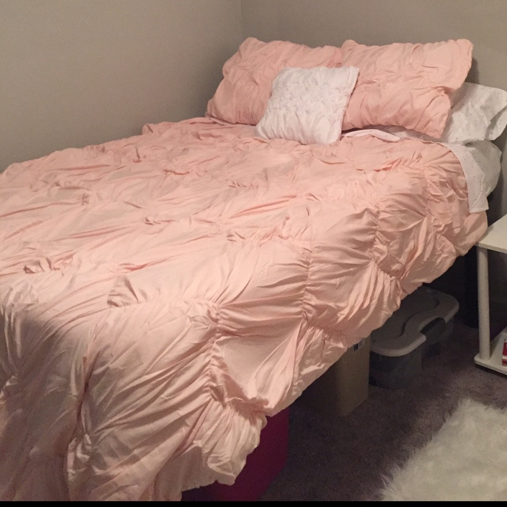 Xhilaration™ pink queen chevron comforter