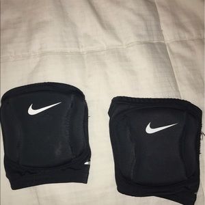 Nike volleyball knee pads never worn