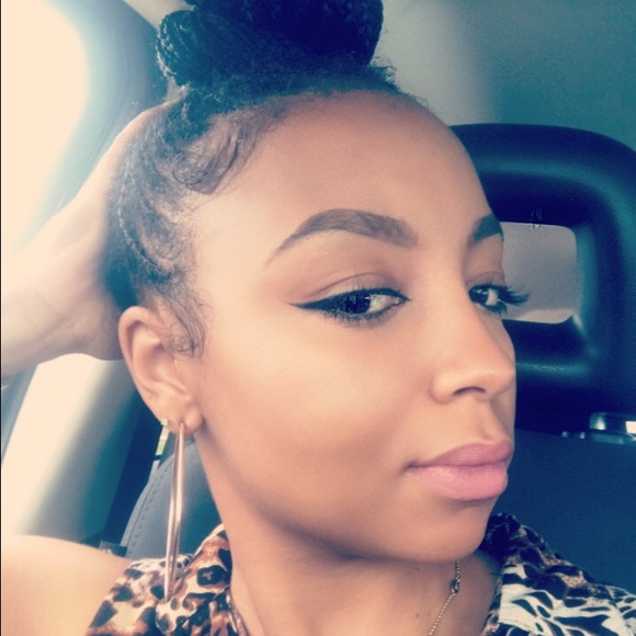 Meet your Posher, Kendria - Picture 1 of 1