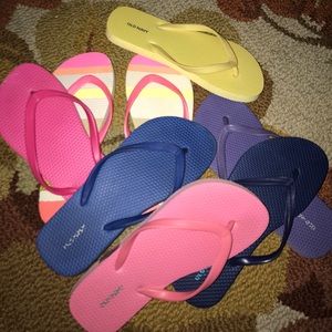 Old navy flip flops- all size 6!!