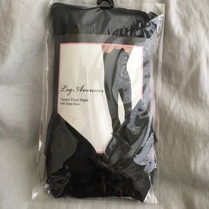 Leg avenue - Opaque thigh highs with satin bow