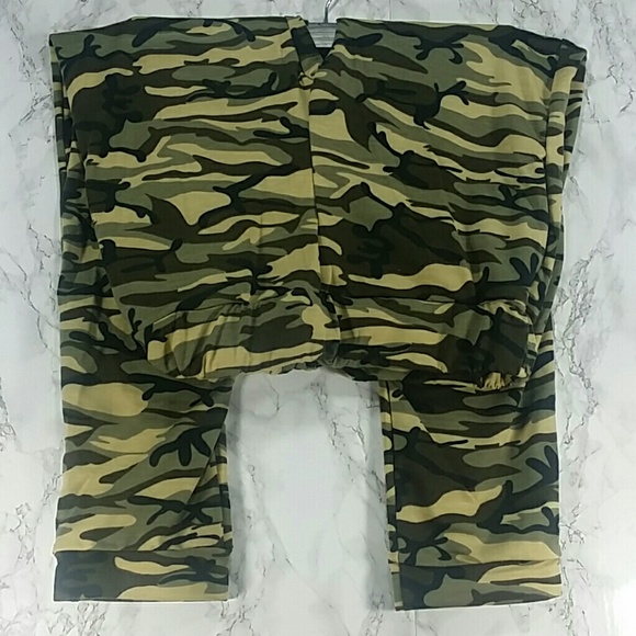 Adults Camouflage pants.  Adult - Picture 7 of 7