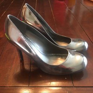 💥RARE💥 Jessica Simpson Metallic Silver Heels 8.5