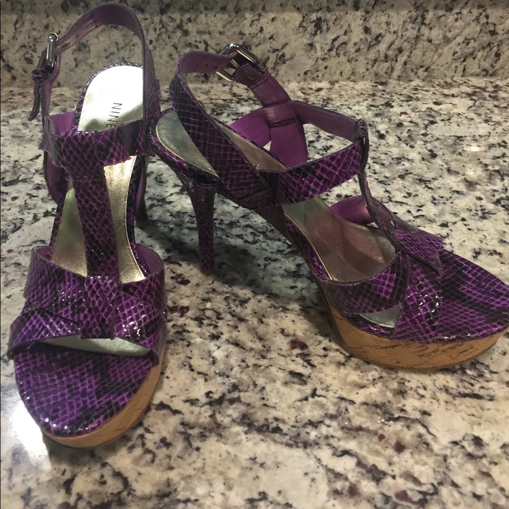 *DOLD* Nine West Purple Croc Sandals