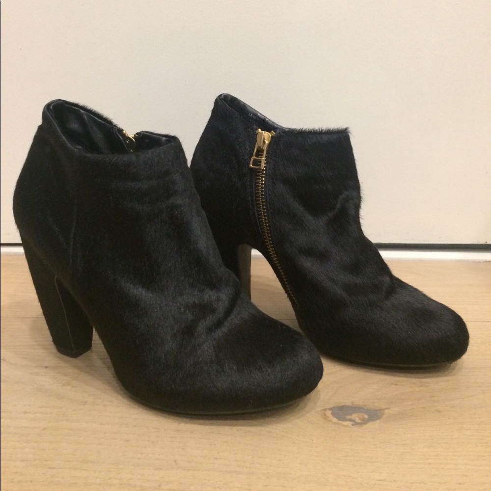 Steve Madden black horse hair booties