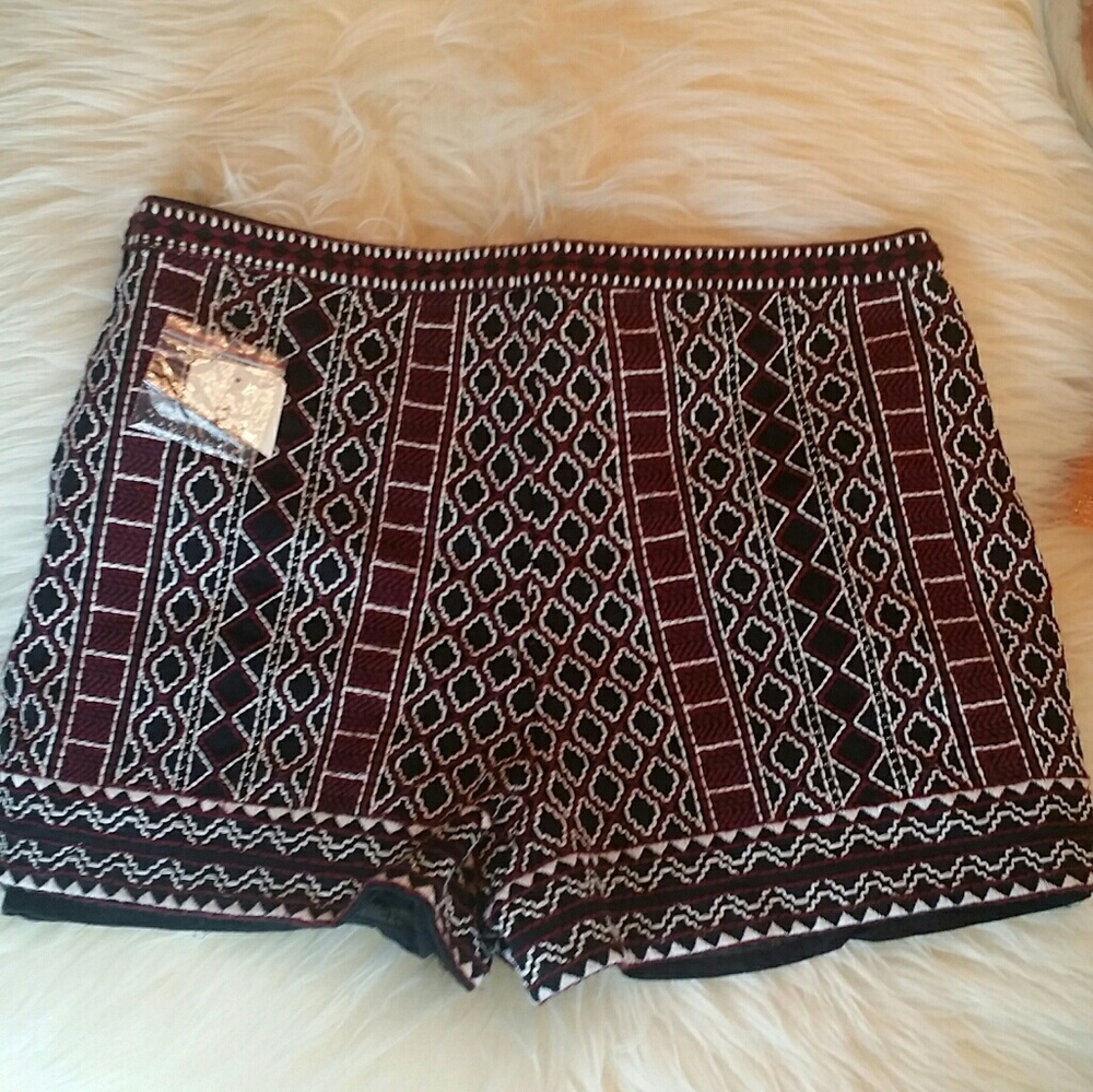 SOLD!! FINAL SALE!! Embroidered High Waist Shorts NEW! - Picture 2 of 6