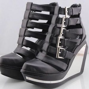 Jeffrey Campbell Mirror wedge size 9