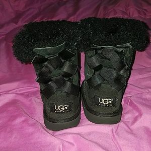 Toddler size 8 bow uggs