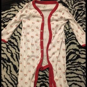 Baby onsie with penguins on them