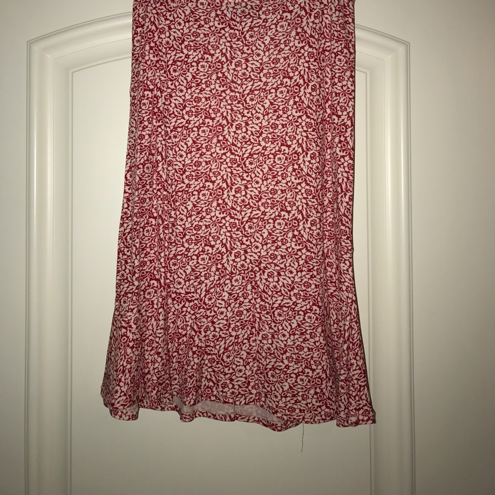 Asymmetric skirt