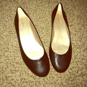 TAHARI black flats