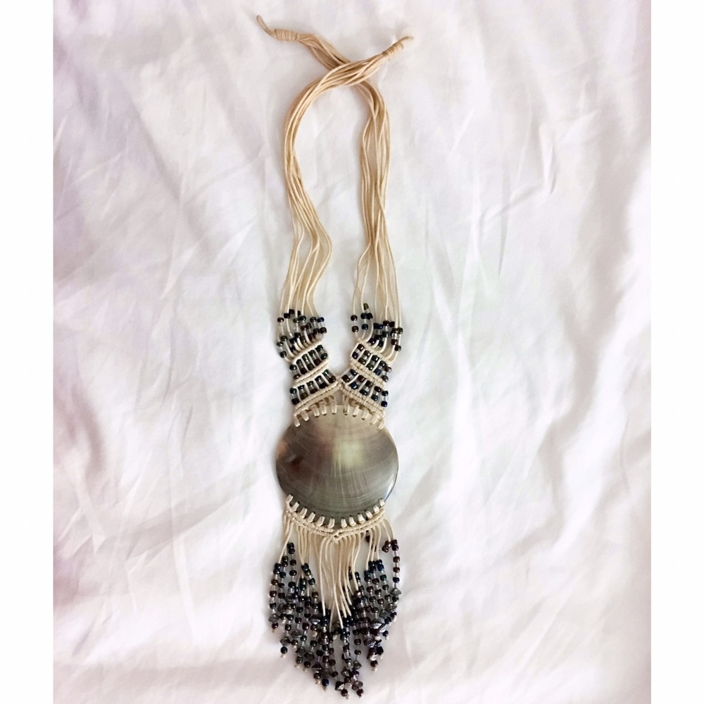 MAKE AN OFFER 🐚 Natural shell statement necklace