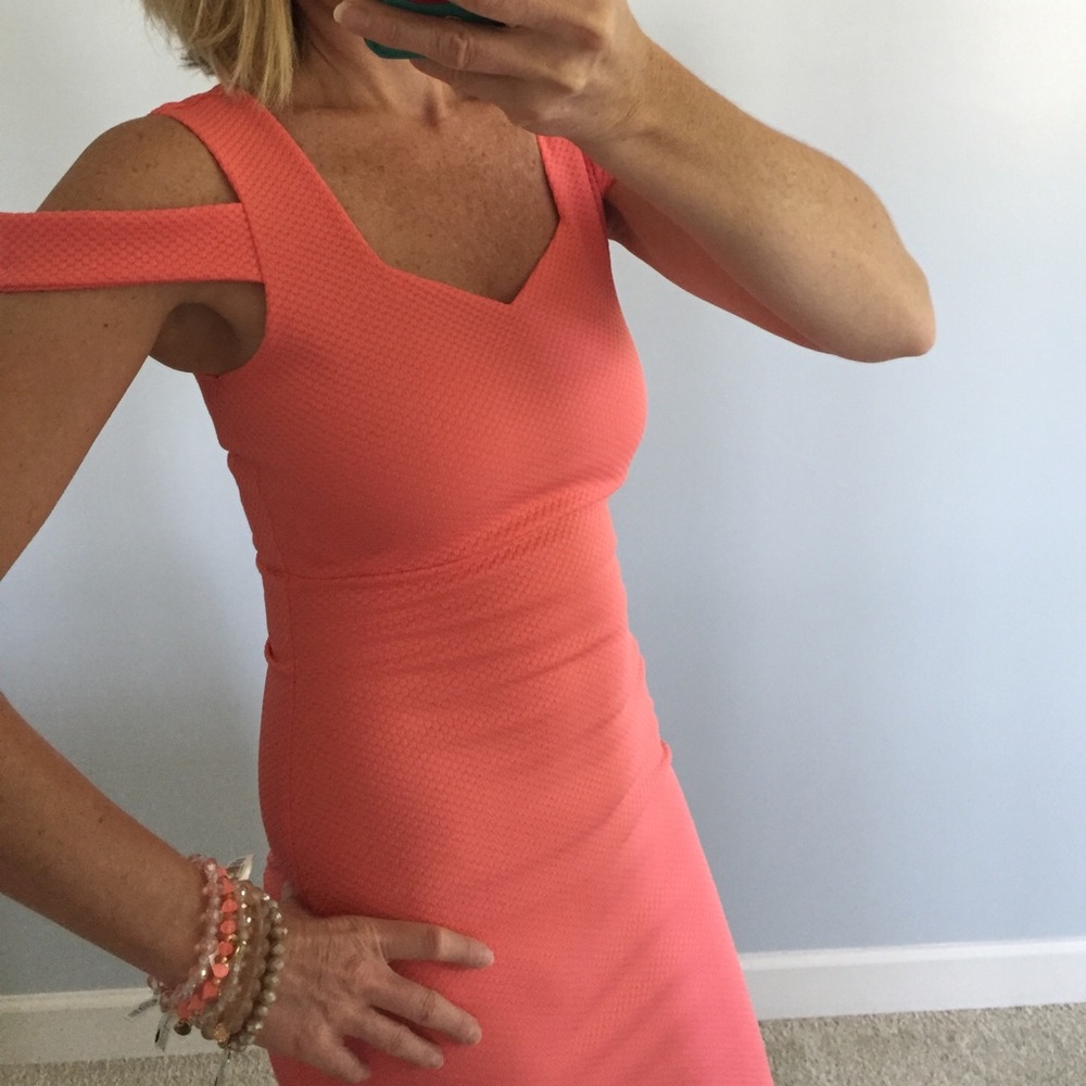 🌸SIZE SMALL LEFT🌸Coral Cold Shoulder Mini Dress - Picture 3 of 8