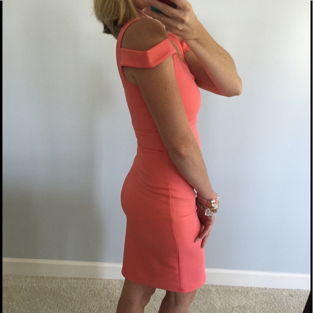 🌸SIZE SMALL LEFT🌸Coral Cold Shoulder Mini Dress - Picture 4 of 8