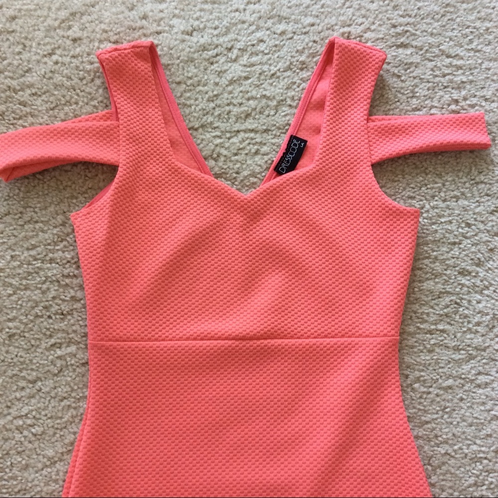 🌸SIZE SMALL LEFT🌸Coral Cold Shoulder Mini Dress - Picture 7 of 8