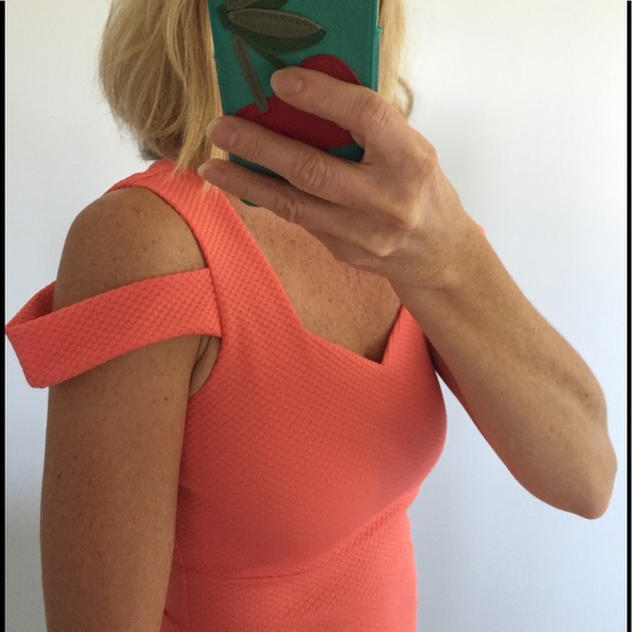 ๐ธSIZE SMALL LEFT๐ธCoral Cold Shoulder Mini Dress - Picture 5 of 8