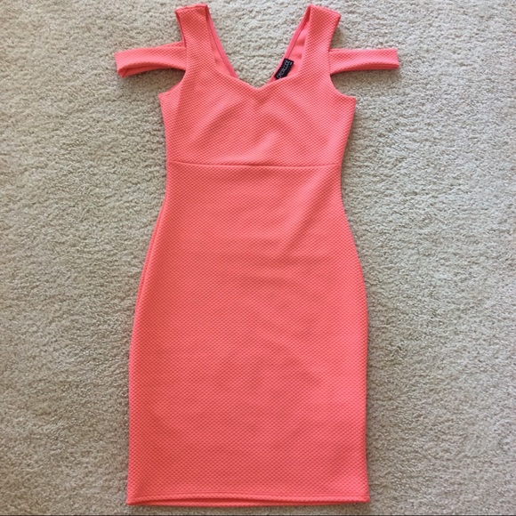 ๐ธSIZE SMALL LEFT๐ธCoral Cold Shoulder Mini Dress - Picture 6 of 8