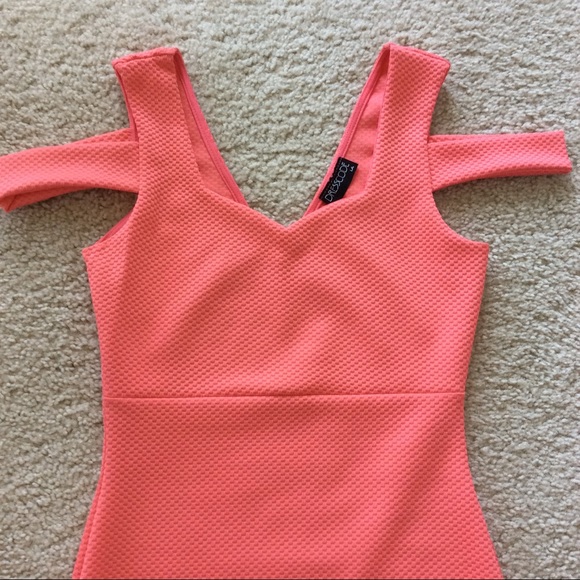 ๐ธSIZE SMALL LEFT๐ธCoral Cold Shoulder Mini Dress - Picture 7 of 8