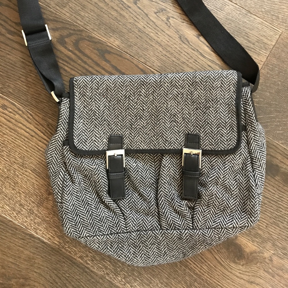 C R O S S B O D Y B A G - image 1