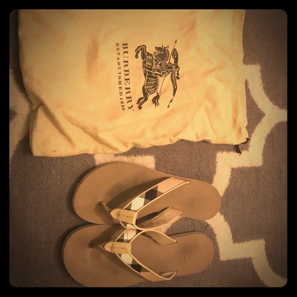 Burberry Flip flops