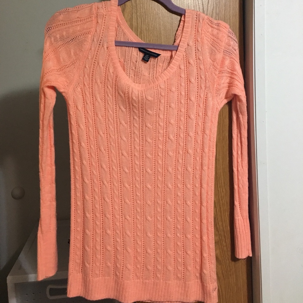 NWOT coral sweater! Size small, good condition.