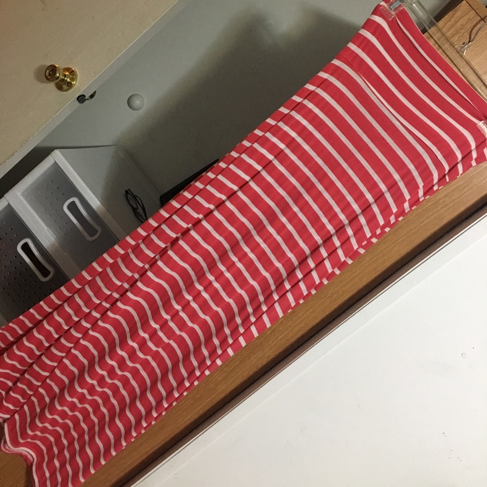 Small pink & white striped maxiskirt!