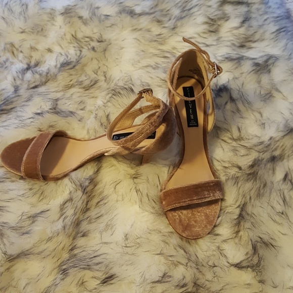 Steve Madden Heels -Brand New - Picture 2 of 3