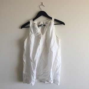 Old Navy - white top embroidered- medium