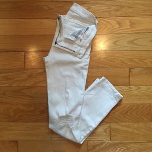 25 R GAP Resolution Slim Straight White Jeans