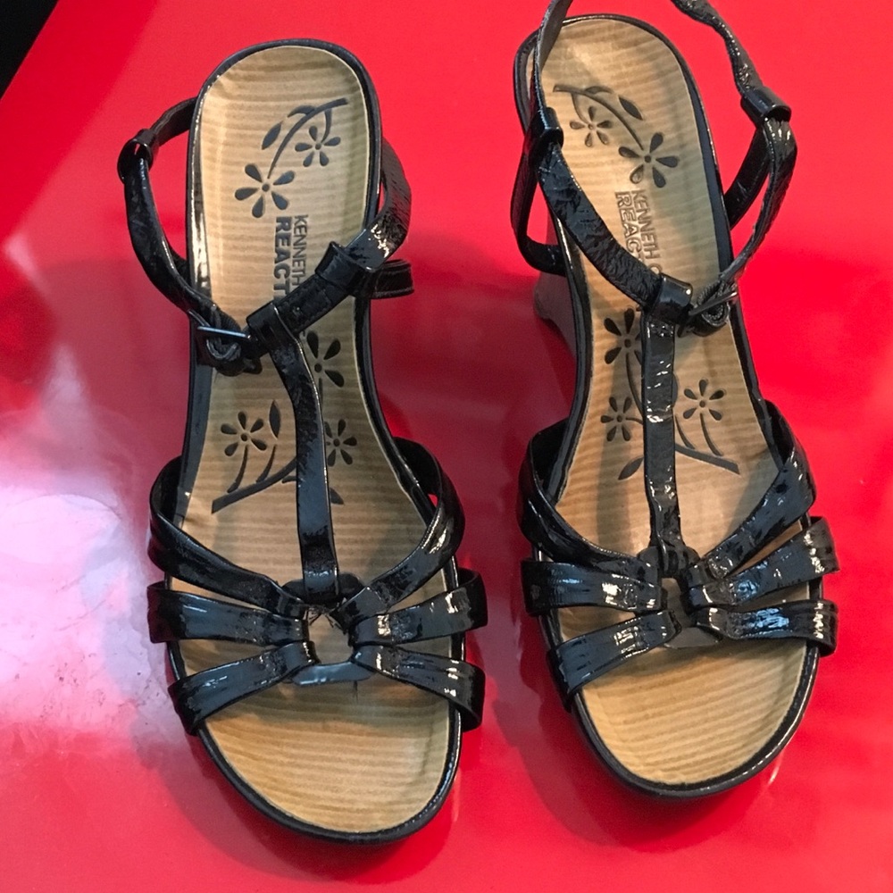 Size 10 Reaction by Kenneth Cole Strappy wedge