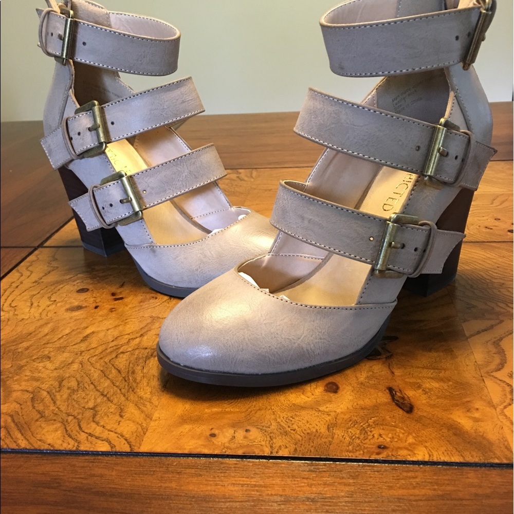 NEW size 7 Restricted buckle chunky heels