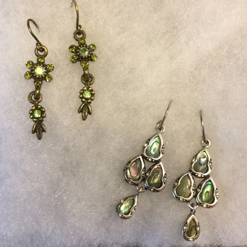 2 Pairs drop earrings