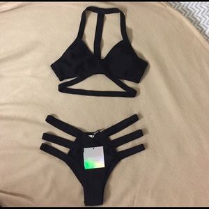 MISSGUIDED BIKINI (DOESNT COME WITH TAGS)