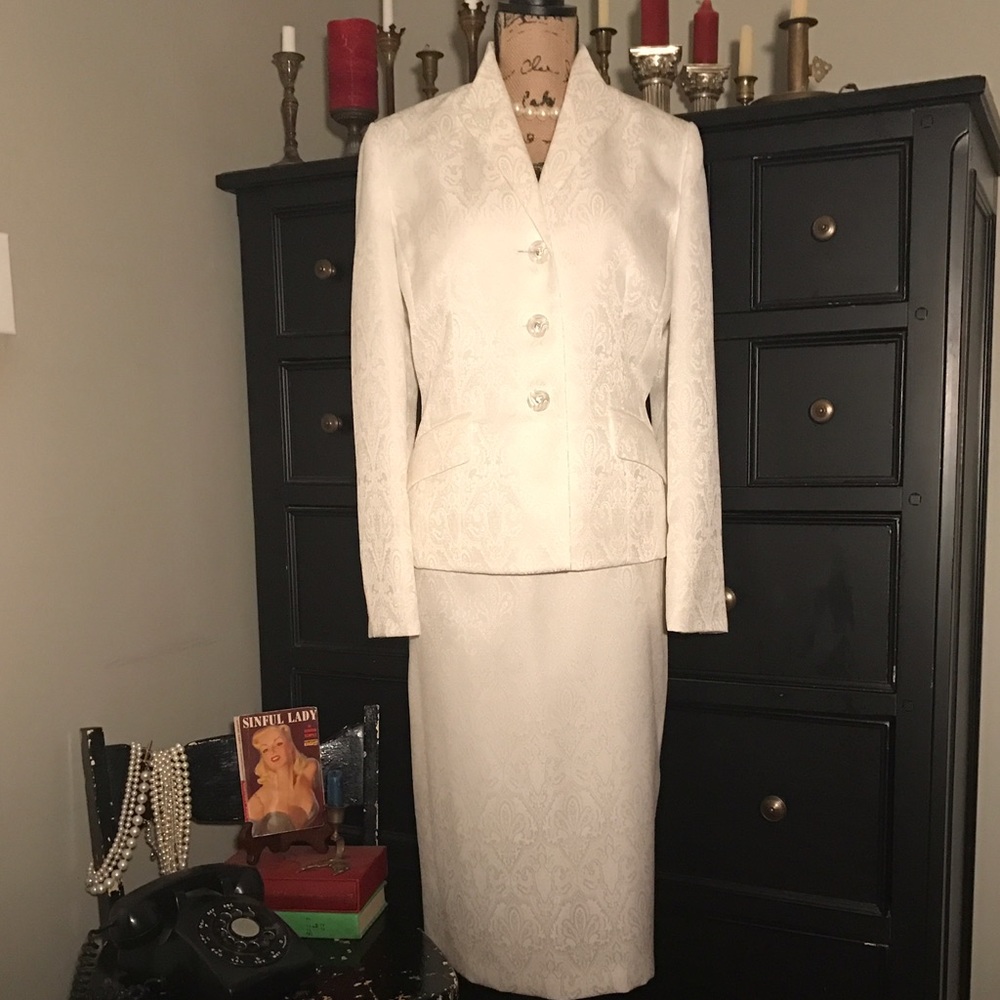 LE SUIT -WHITE HOT- Skirt and 3-Button Blazer Sz12