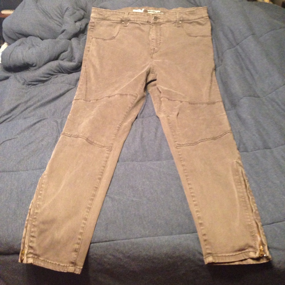 Brown Mid-Rise Jeggings
