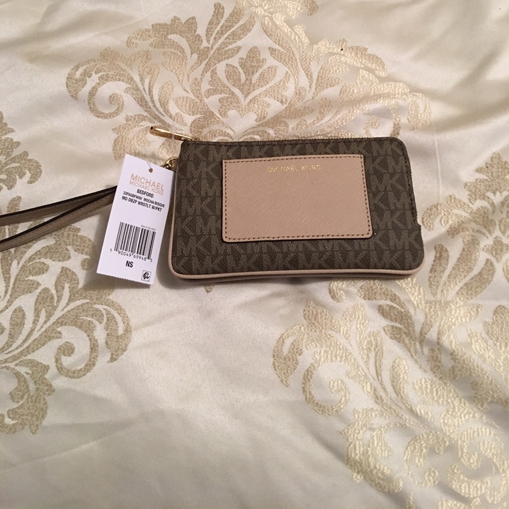 Michael kors wristlet