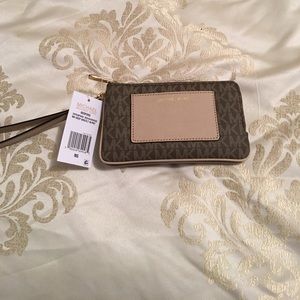 Michael kors wristlet