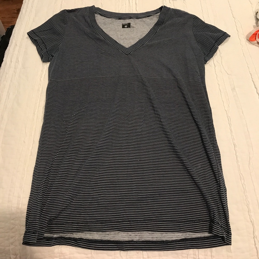 BDG v-neck tee