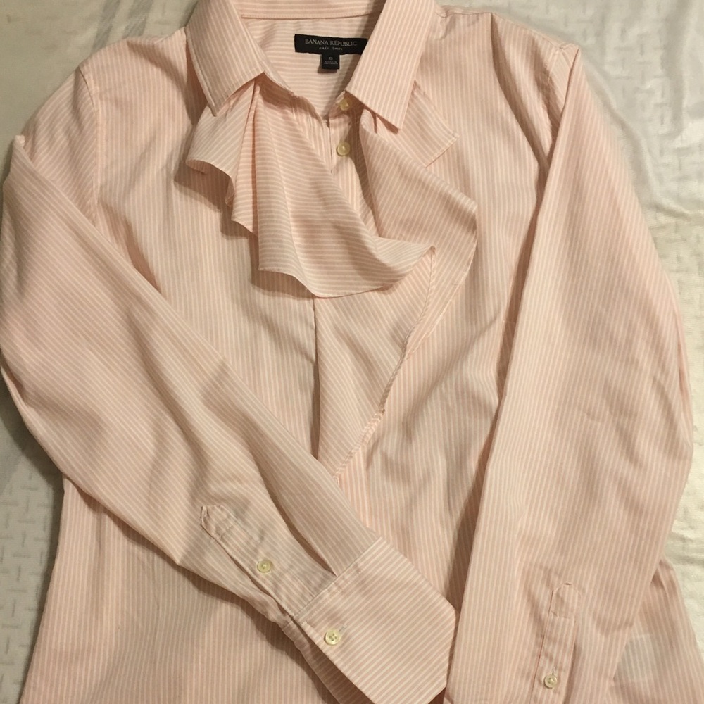 Fitted Banana Republic pink/white pinstripe shirt