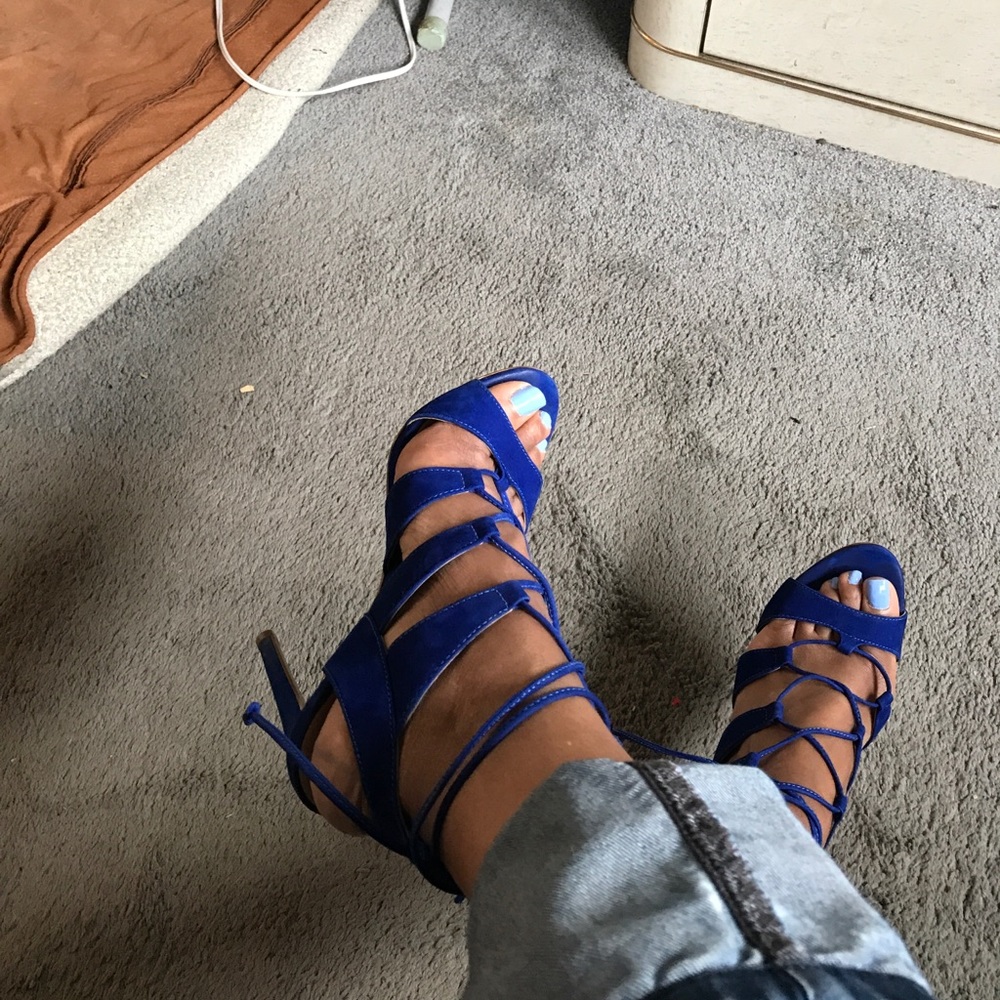 Sexy!!! Beautiful Blue string up shoe