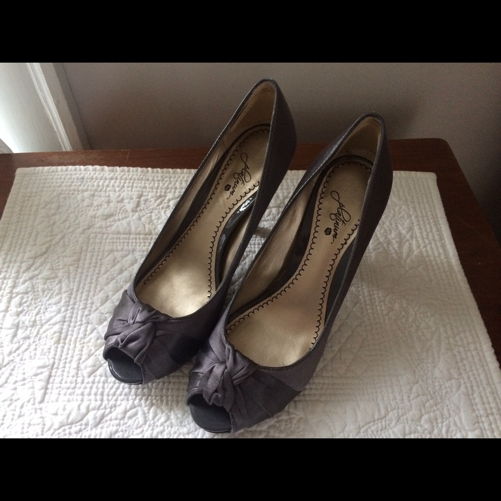 🎉Platinum bridesmaid heel/pump in grey