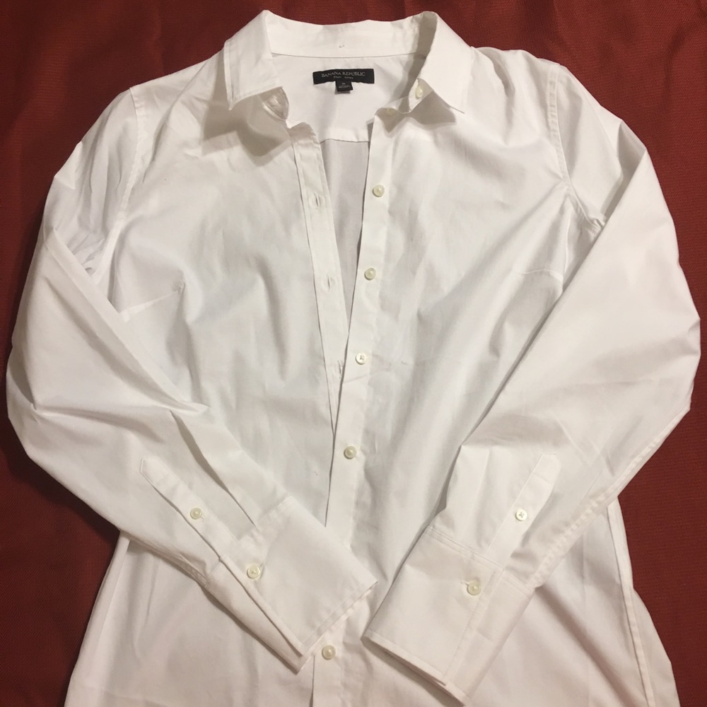 White fitted Banana Republic button down shirt