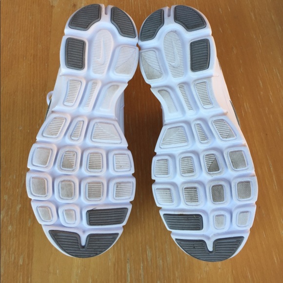 Nike - Picture 2 of 3