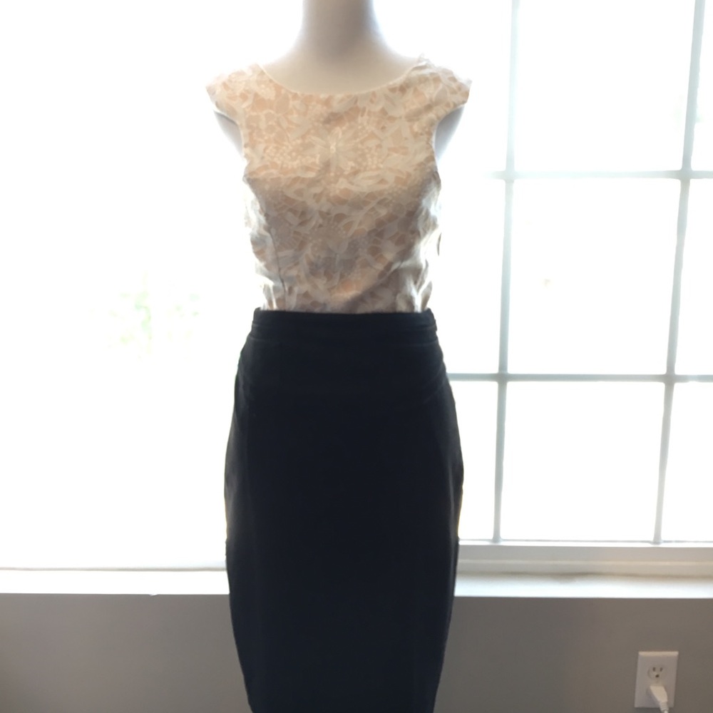 Lace pattern crop top