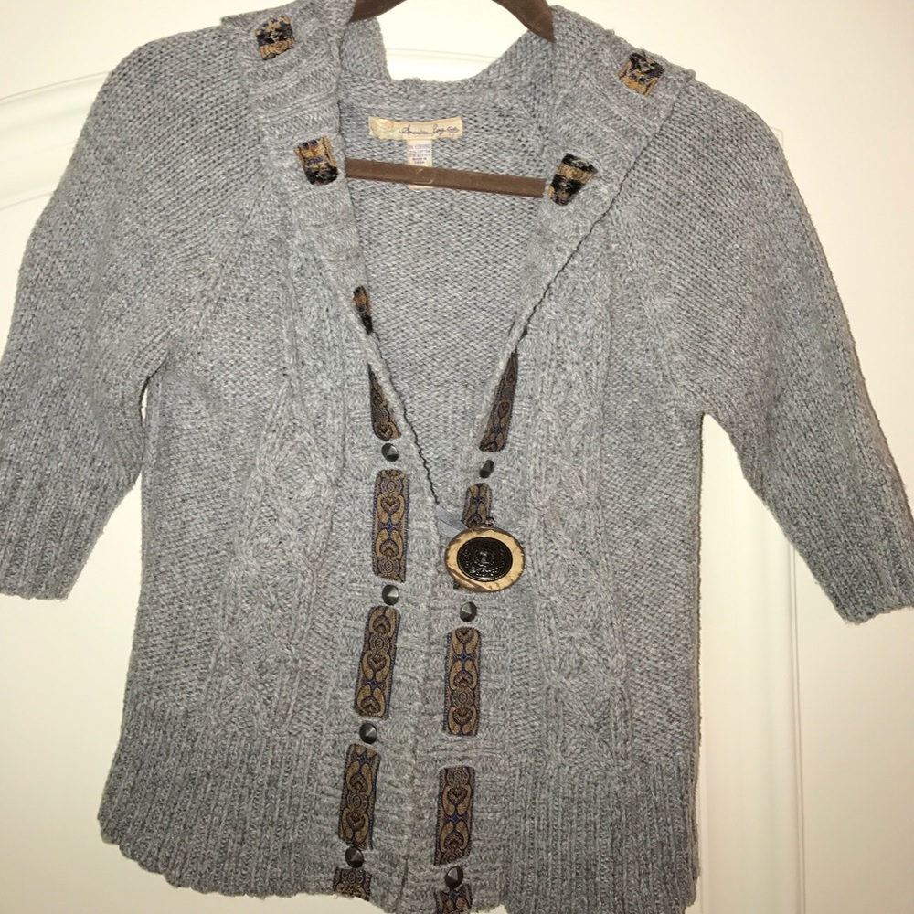 Grey sweater with ribboning