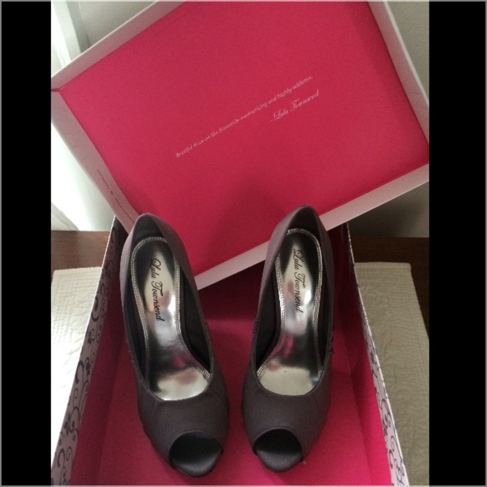 🎉 Lulu Townsend grey heel/pump